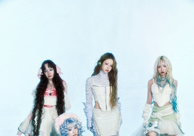 XG, 첫 정규 메인 비주얼 공개…더 강렬해진 변신