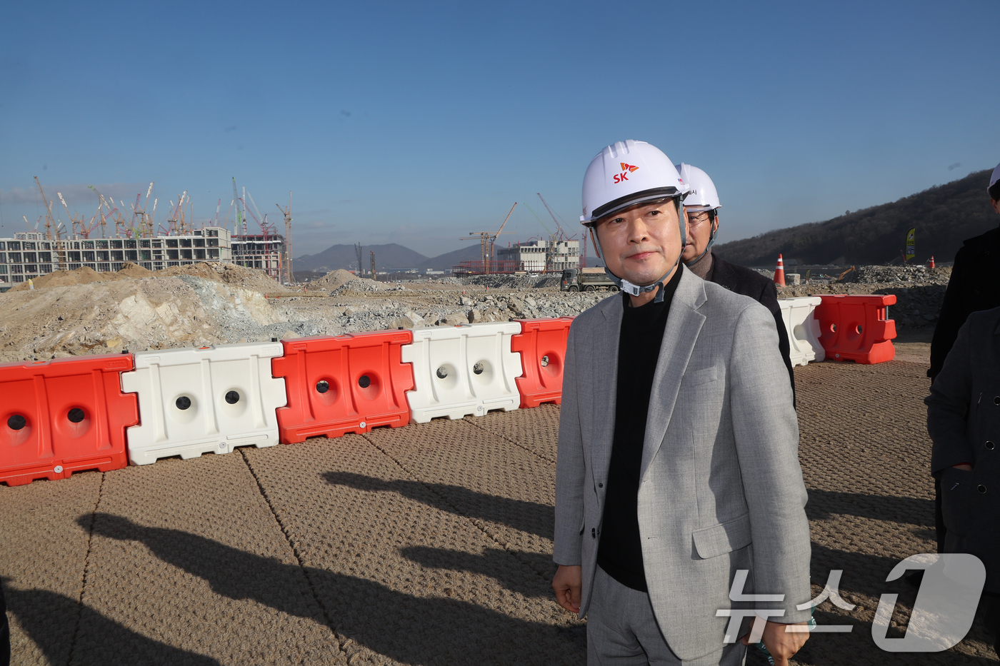 (용인=뉴스1) 김영운 기자 = 장동혁 국민의힘 대표가 9일 경기도 용인시 용인반도체클러스터 일반산업단지 공사현장을 둘러보고 있다. (공동취재) 2026.1.9/뉴스1