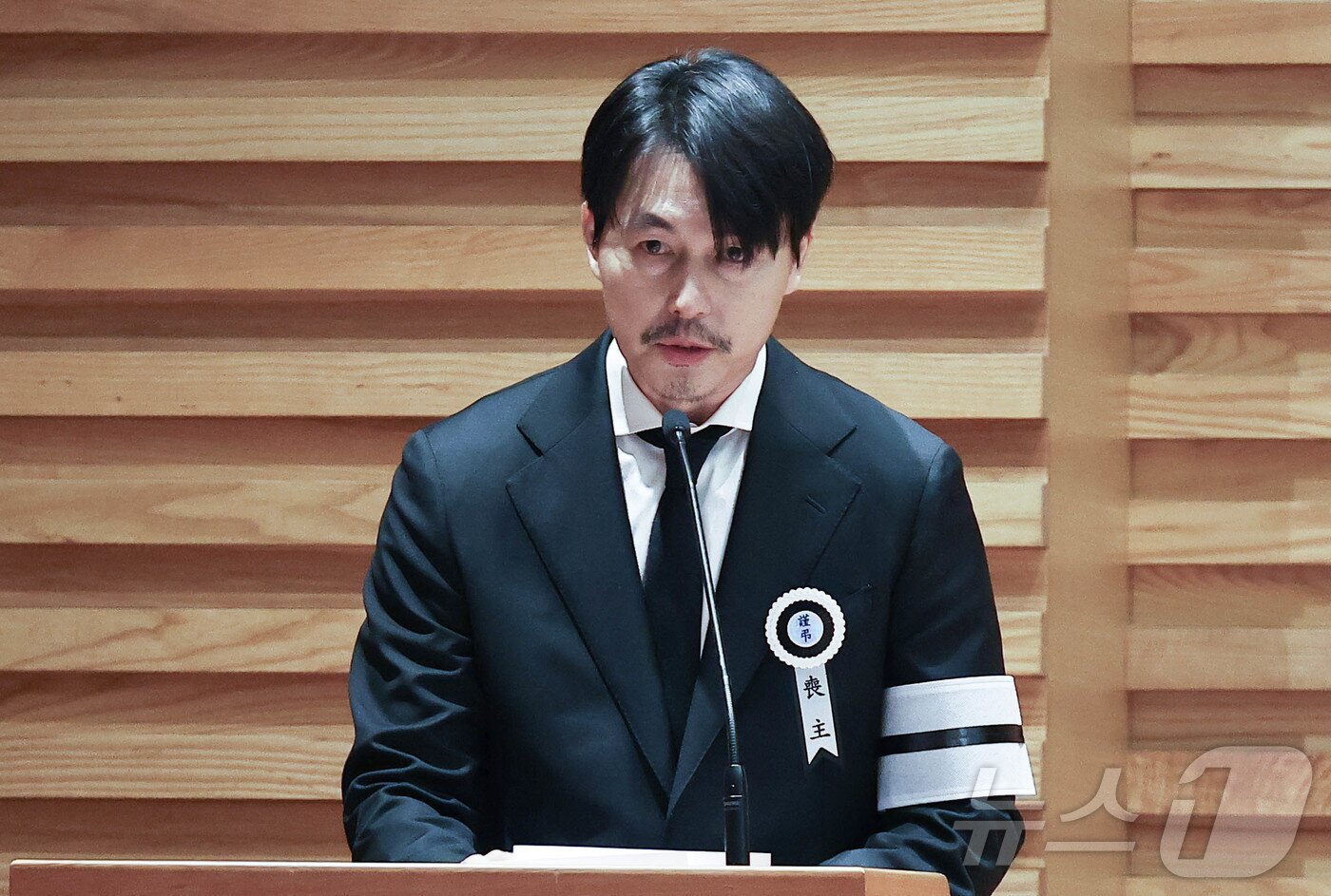 본문 이미지 - 배우 정우성이 9일 오전 서울 중구 명동성당에서 열린 고 안성기의 영결식에서 조사를 하고 있다. (공동취재) 2026.1.9/뉴스1 ⓒ News1 권현진 기자