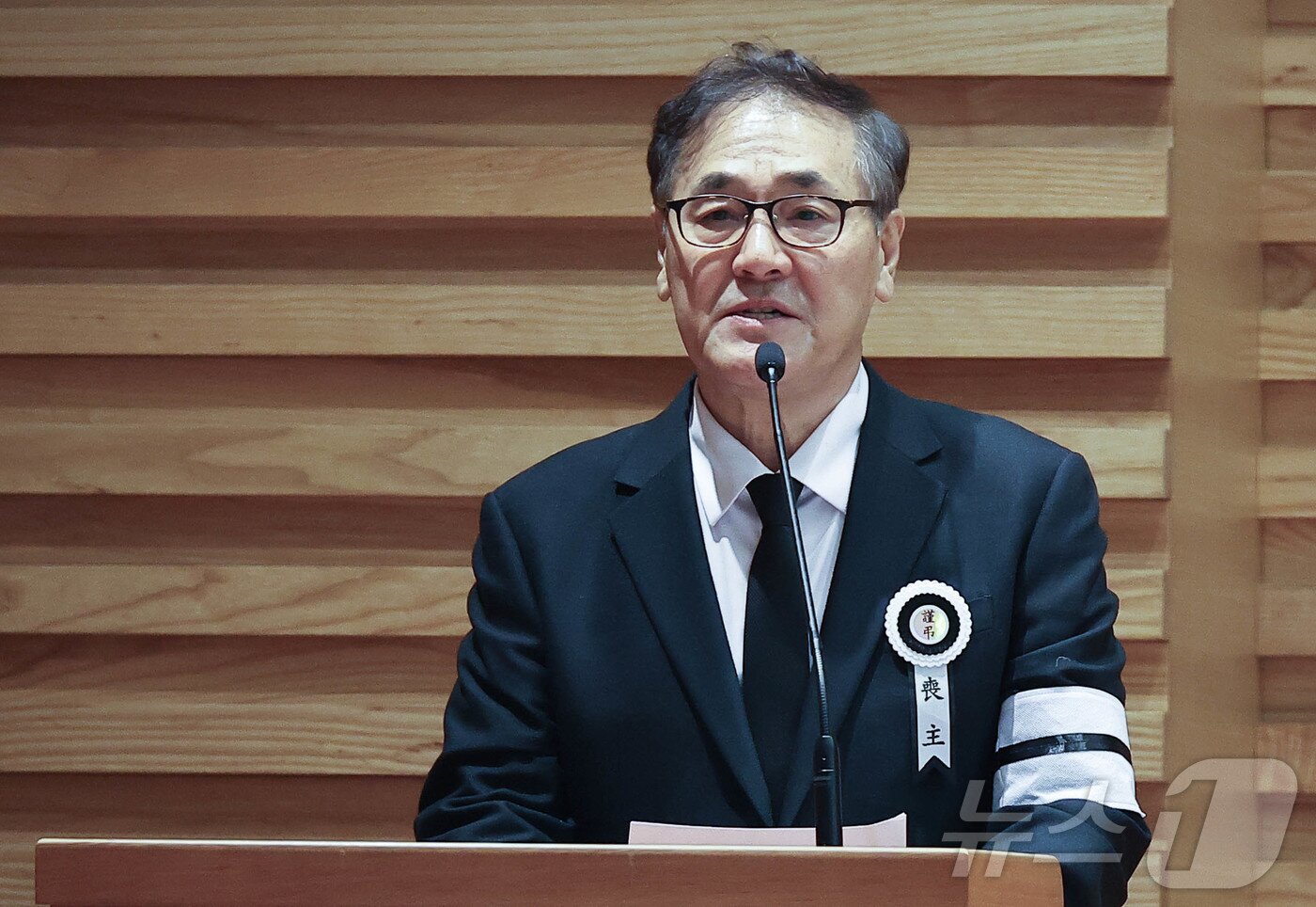 본문 이미지 - 배창호 감독이 9일 오전 서울 중구 명동성당에서 열린 고 안성기의 영결식에서 조사를 하고 있다. (공동취재) 2026.1.9/뉴스1 ⓒ News1 권현진 기자