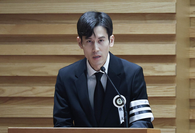故 안성기 장남 "제 생일 다음 날 떠난 父…장례 기간 눈물도 웃음도 많았다"