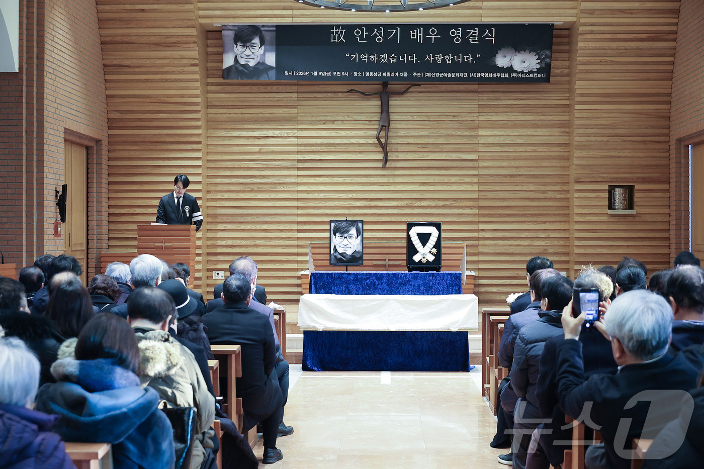 (서울=뉴스1) 권현진 기자 = 9일 오전 서울 중구 명동성당에서 고 안성기의 영결식이 엄숙하게 진행되고 있다. (공동취재) 2026.1.9/뉴스1