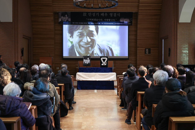 고 안성기 영결식