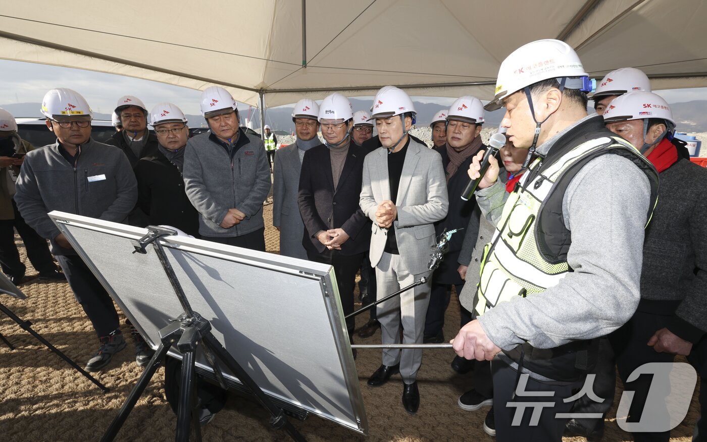 본문 이미지 - 장동혁 국민의힘 대표가 9일 경기도 용인시 용인반도체클러스터 일반산업단지 공사현장을 둘러보고 있다. (공동취재) 2026.1.9/뉴스1 ⓒ News1 김영운 기자
