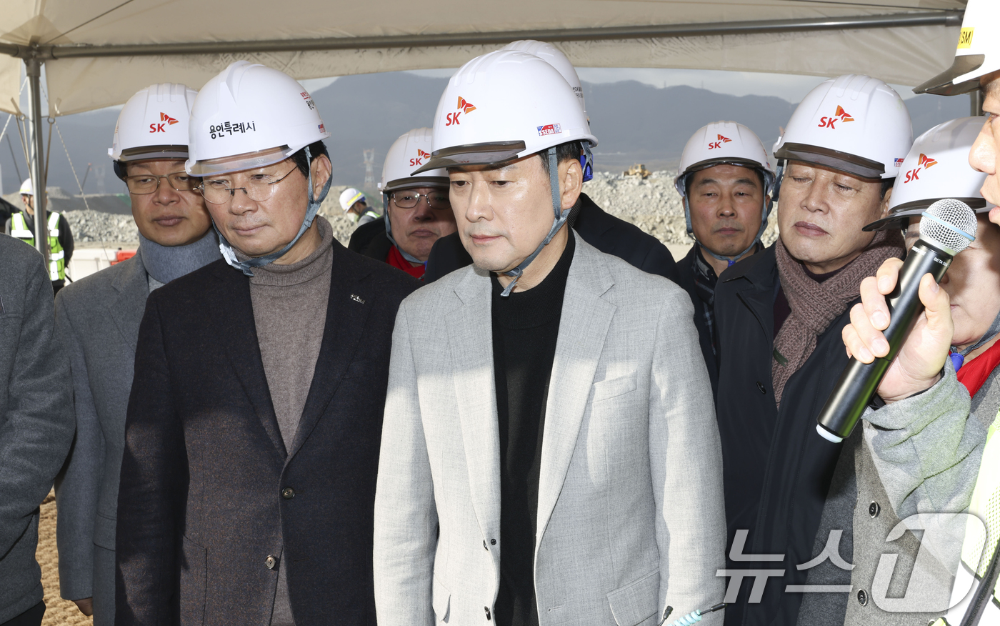 (용인=뉴스1) 김영운 기자 = 장동혁 국민의힘 대표가 9일 경기도 용인시 용인반도체클러스터 일반산업단지 공사현장을 둘러보고 있다. (공동취재) 2026.1.9/뉴스1