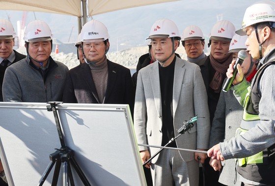 용인반도체클러스터 현장 관계자에게 설명 듣는 장동혁