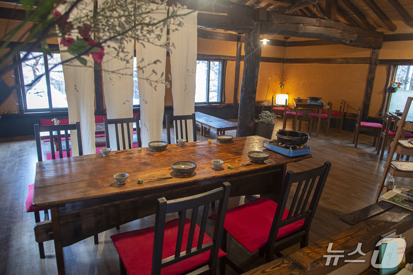본문 이미지 - 고즈넉한 한옥에서 맛보는 스키야끼 '양평 사각하늘'.(경기관광공사 제공. 재판매 및 DB금지)/뉴스1