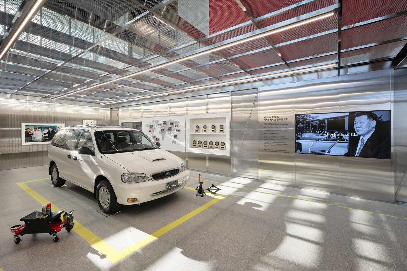 본문 이미지 - 지난달 5일 경기 용인 비전스퀘어에서 열린 기아 80주년 기념 행사에서 기아 1세대 카니발이 전시된 모습(자료사진. 기아 제공). 2025.12.05.