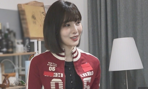 '큰 손' 조이, '나혼산' 바자회 합류…방 하나 가득 채운 물품