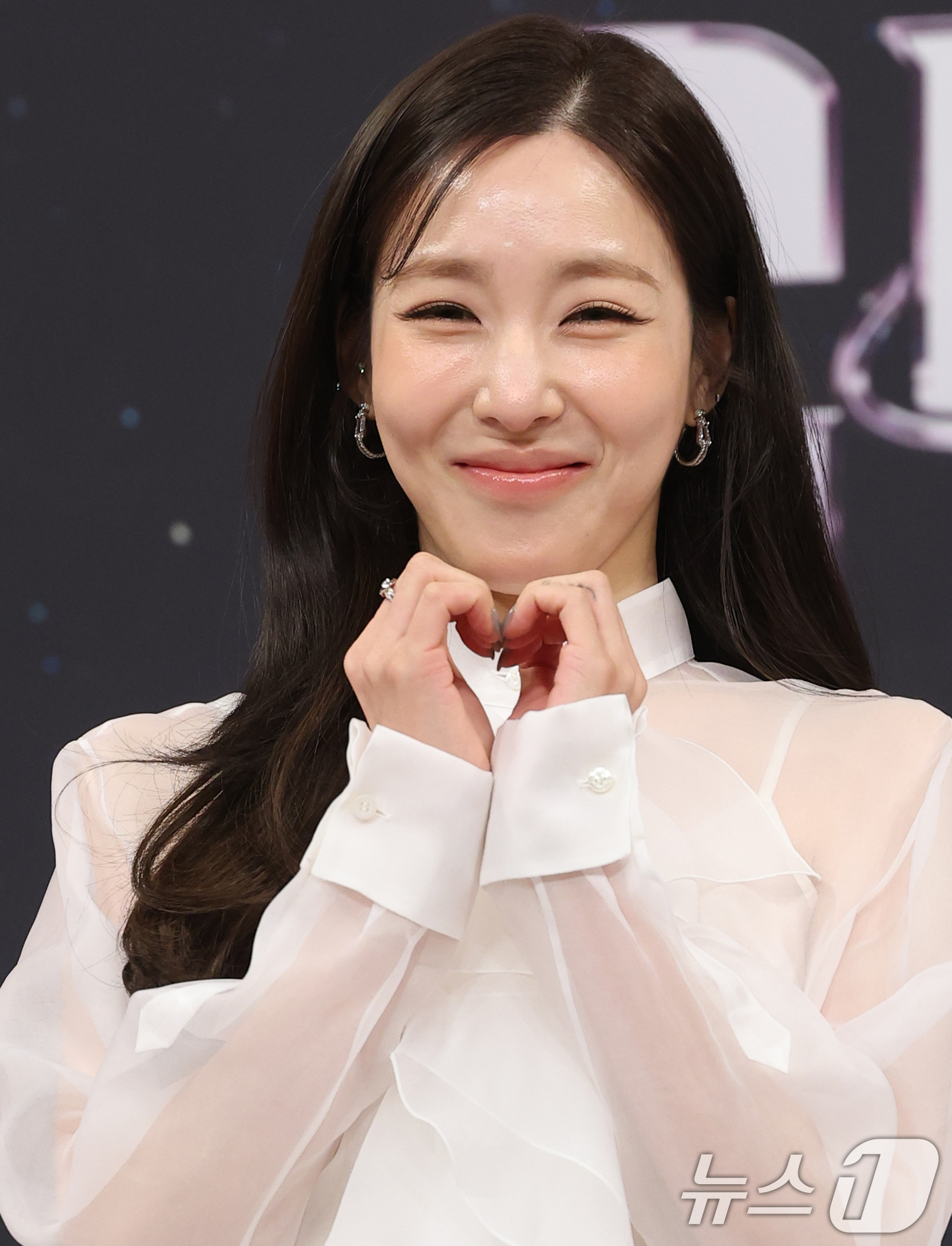 (서울=뉴스1) 권현진 기자 = 소녀시대 티파니 영이 9일 오후 서울 양천구 목동 SBS에서 열린 오디션 프로그램 '베일드 컵' 제작발표회에 참석하고 있다.'베일드 컵'은 오직 목 …