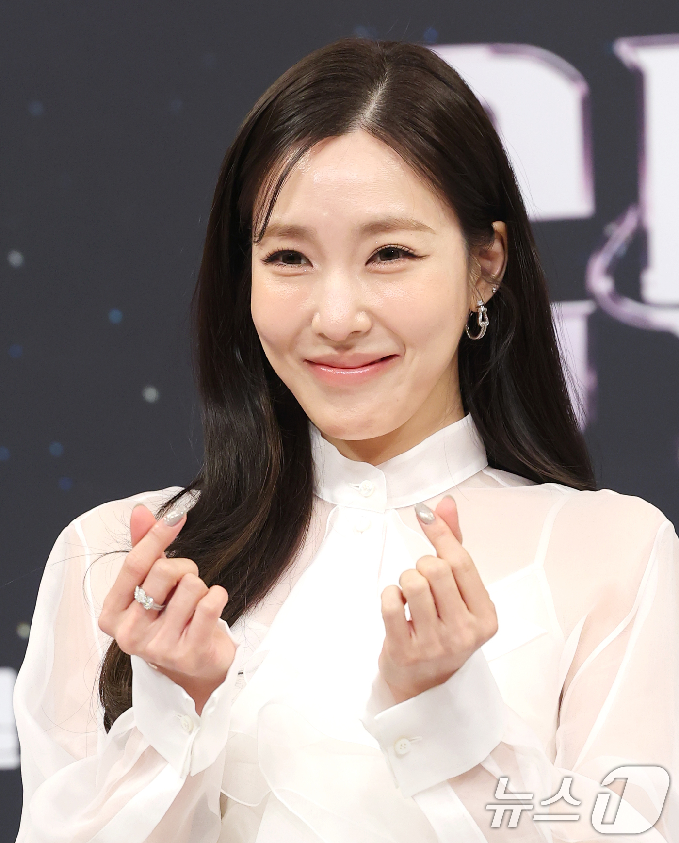 (서울=뉴스1) 권현진 기자 = 소녀시대 티파니가 9일 오후 서울 양천구 목동 SBS에서 열린 오디션 프로그램 '베일드 컵' 제작발표회에 참석하고 있다.'베일드 컵'은 오직 목소리 …