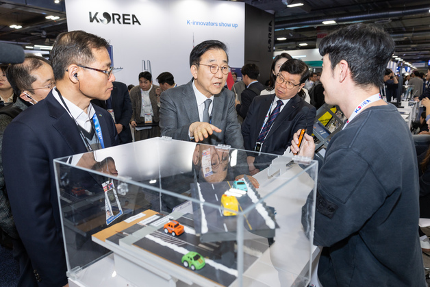 김윤덕 국토장관, CES 2026서 미래 국토교통 기술 점검