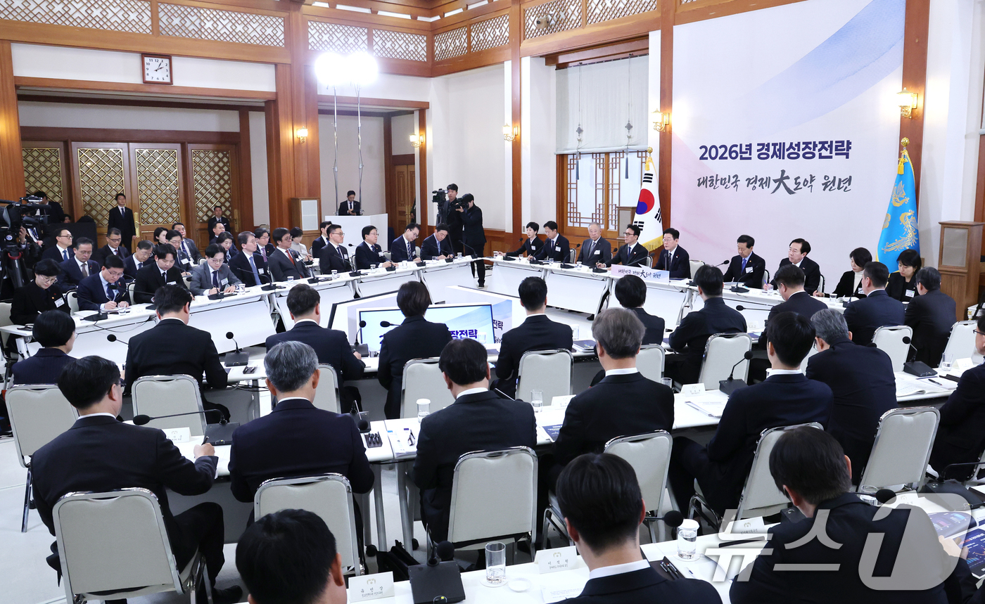 (서울=뉴스1) 허경 기자 = 이재명 대통령이 9일 청와대에서 경제성장전략 국민보고회를 주재하고 있다. 2026.1.9/뉴스1