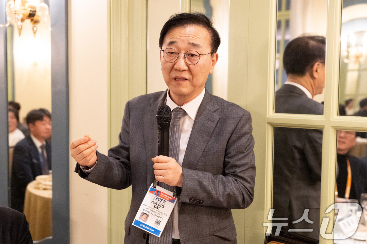 (서울=뉴스1) 박지혜 기자 = 김윤덕 국토교통부 장관이 지난 7일(현지시간) 미국 라스베이거스에서 열린 2026 국제 전자제품 박람회(CES)에 참석해, 참여 기업 간담회를 갖고 …