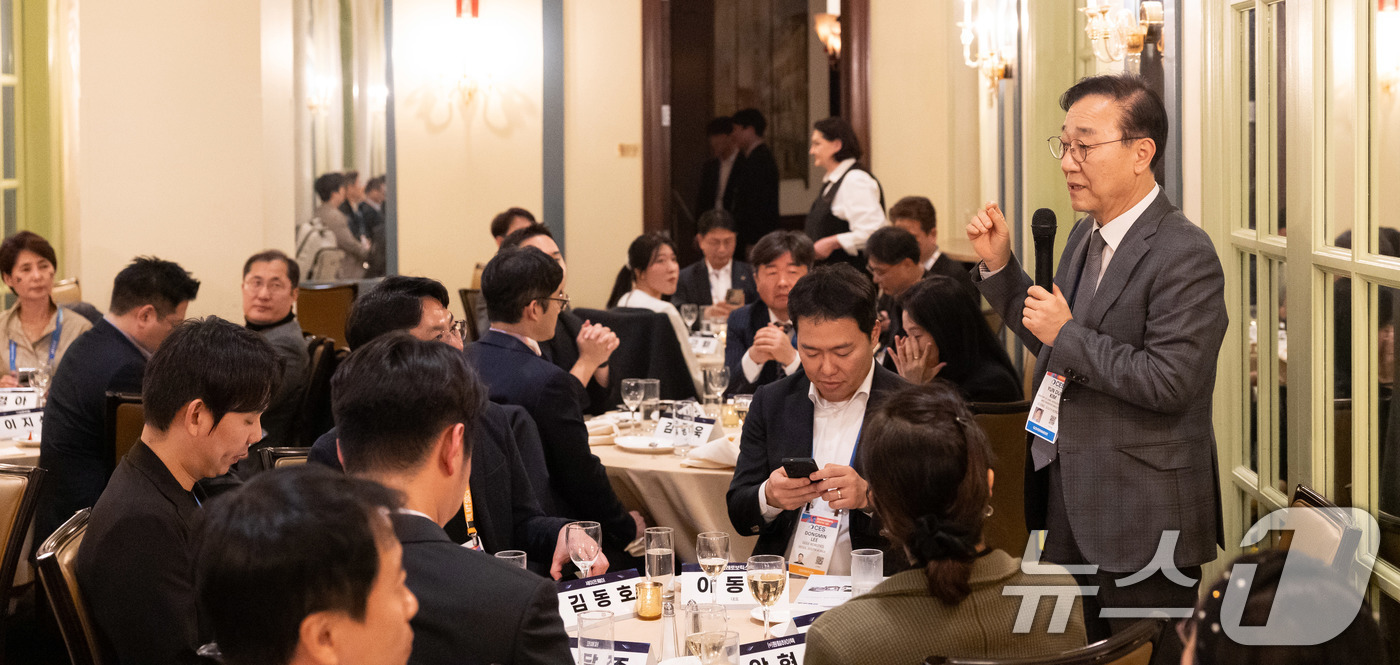 (서울=뉴스1) 박지혜 기자 = 김윤덕 국토교통부 장관이 지난 7일(현지시간) 미국 라스베이거스에서 열린 2026 국제 전자제품 박람회(CES)에 참석해, 참여 기업 간담회를 갖고 …