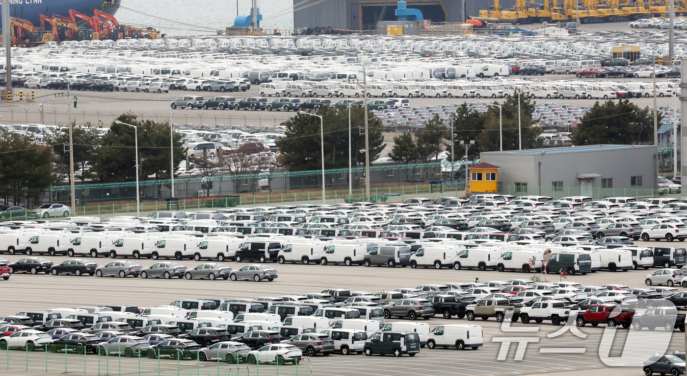(평택=뉴스1) 김영운 기자 = 한국은행이 9일 발표한 '2025년 11월 국제수지(잠정)'에 따르면 지난해 11월 우리나라 경상수지가 반도체를 중심으로 한 IT 수출 호조에 힘입 …