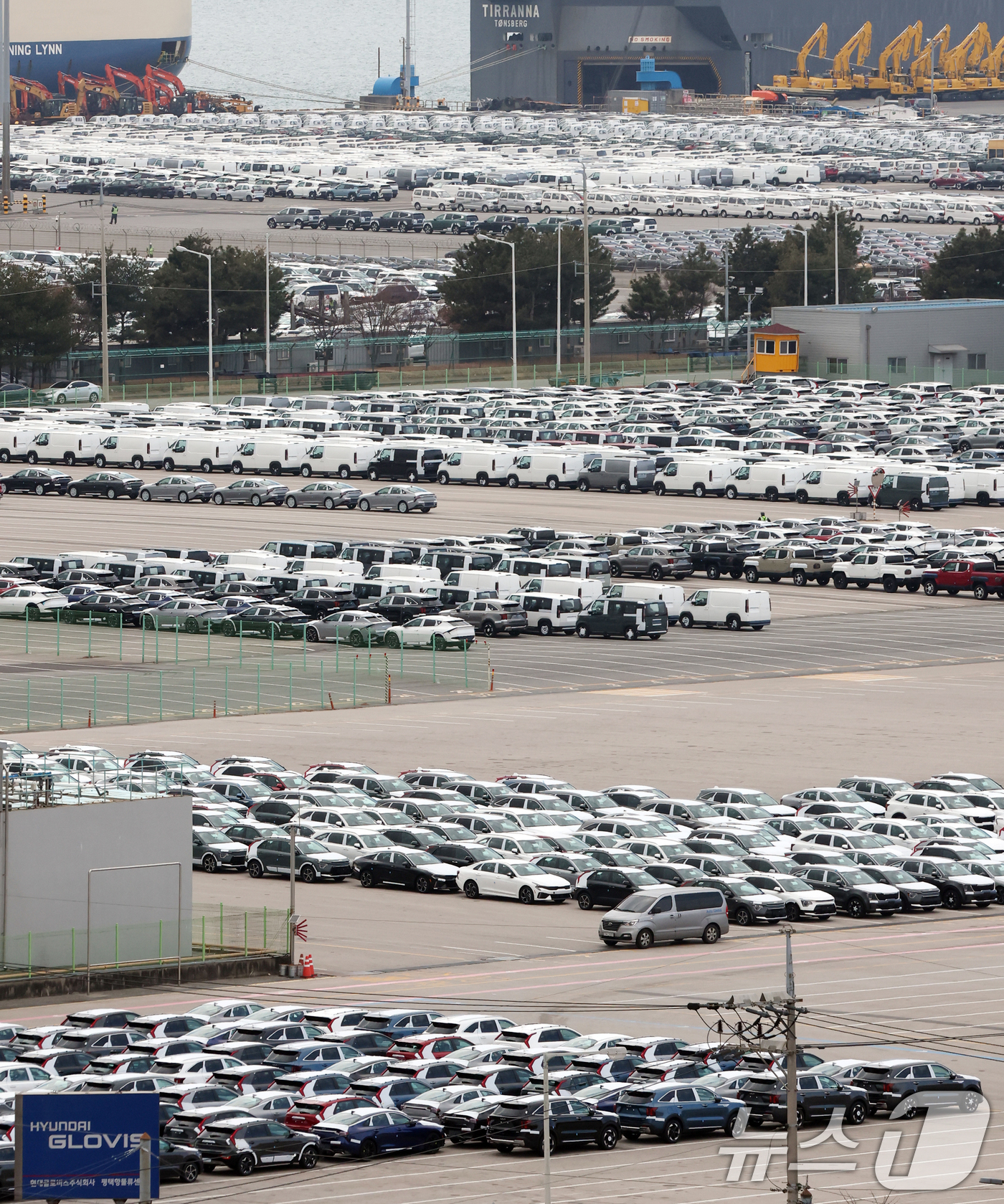 (평택=뉴스1) 김영운 기자 = 한국은행이 9일 발표한 '2025년 11월 국제수지(잠정)'에 따르면 지난해 11월 우리나라 경상수지가 반도체를 중심으로 한 IT 수출 호조에 힘입 …