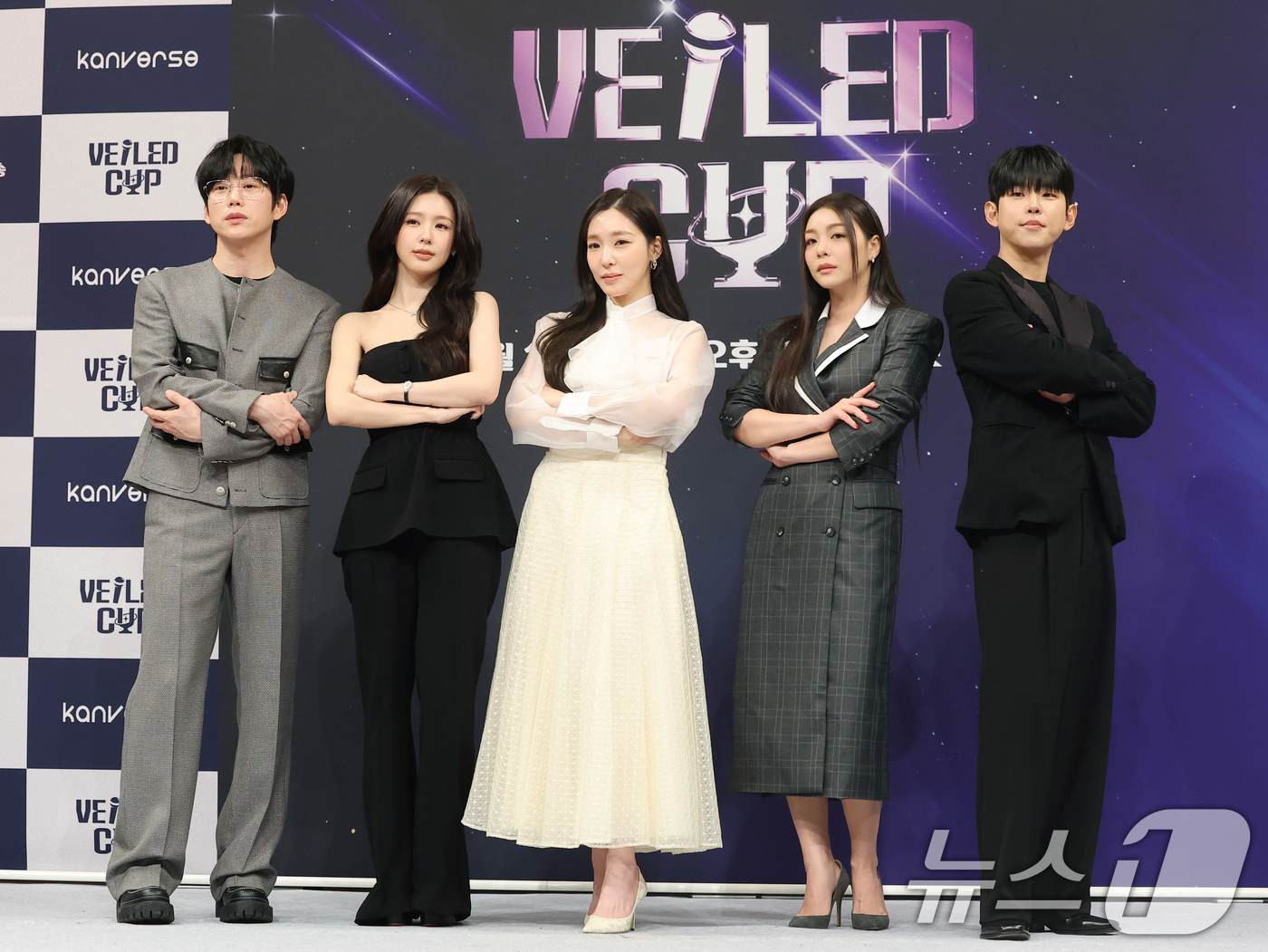 (서울=뉴스1) 권현진 기자 = 10cm 권정열(왼쪽부터)과 아이들 미연, 소녀시대 티파니 영, 에일리, 폴킴이 9일 오후 서울 양천구 목동 SBS에서 열린 오디션 프로그램 '베일 …