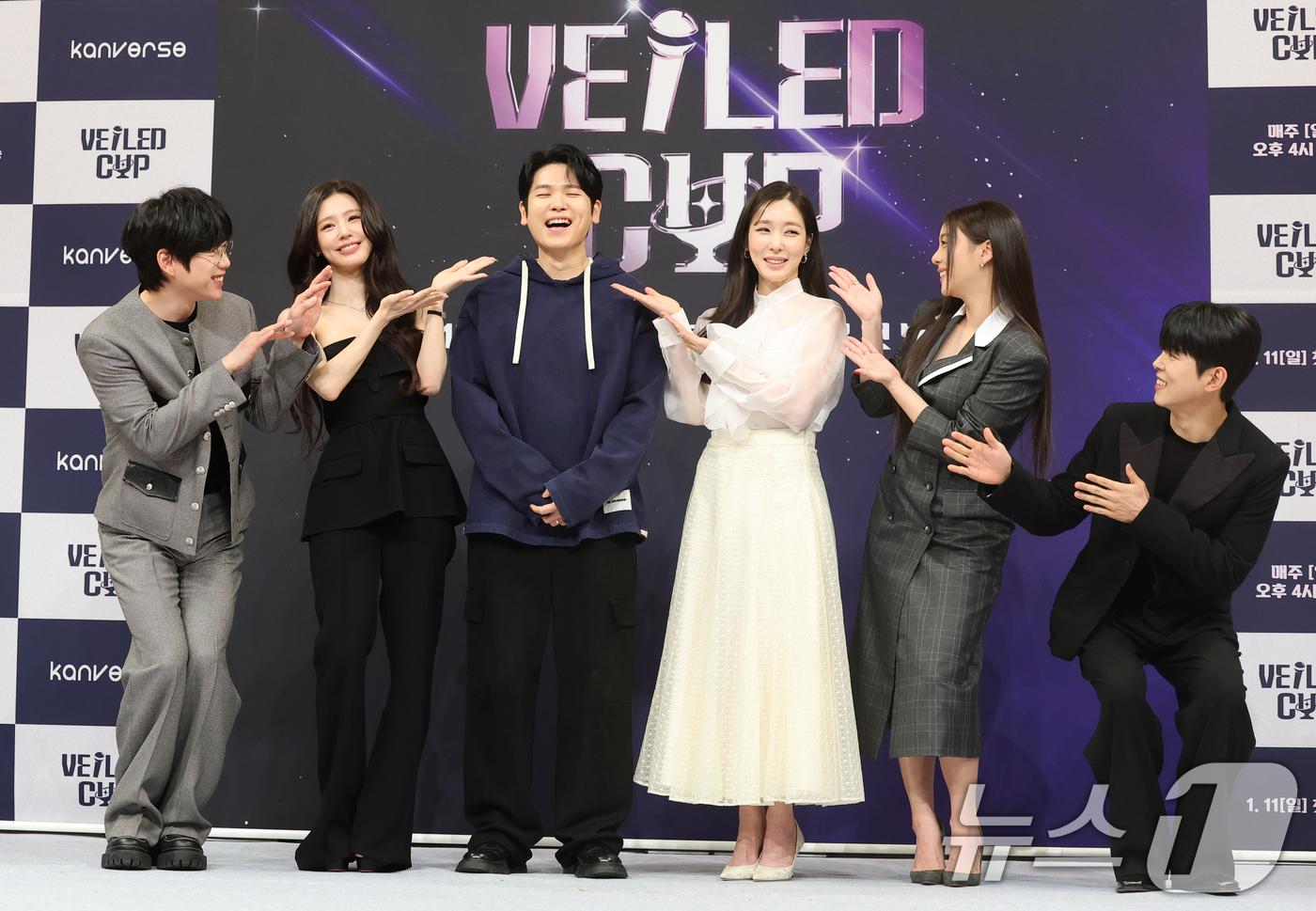 (서울=뉴스1) 권현진 기자 = 10cm 권정열(왼쪽부터)과 아이들 미연, 이홍희 PD, 소녀시대 티파니 영, 에일리, 폴킴이 9일 오후 서울 양천구 목동 SBS에서 열린 오디션 …