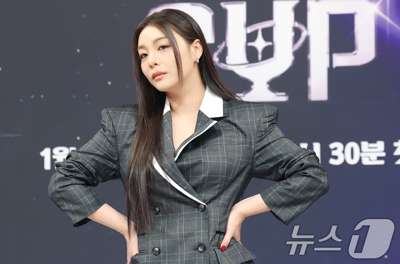 포즈 취하는 에일리