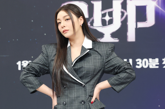 포즈 취하는 에일리