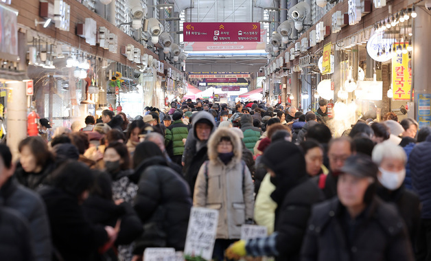 고환율에 수입물가 6개월째 상승…유가 하락 효과 상쇄