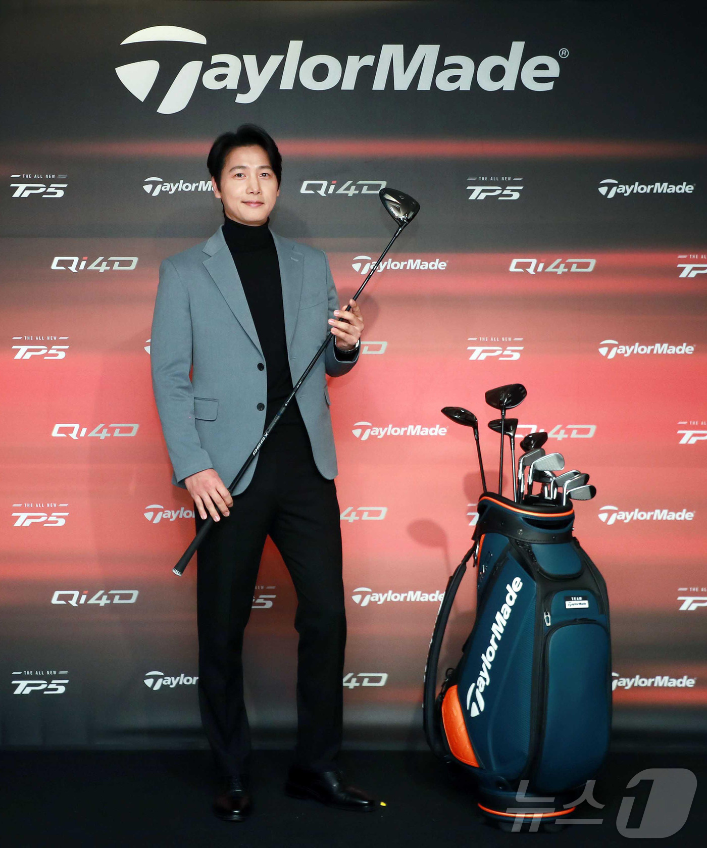 (서울=뉴스1) = 테일러메이드 브랜드 앰배서더인 배우 이상우가 9일 서울 광진구 광장동 워커힐에서 열린 테일러메이드 Qi4D 드라이버 출시 기념 쇼케이스에 참석해 제품을 소개하고 …