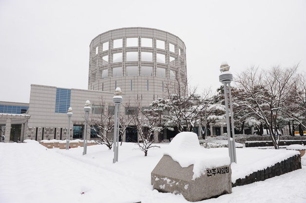 보수 인사들 민주당행 '러쉬'에 민주당원들 반발…'격세지감' 여기 어디?