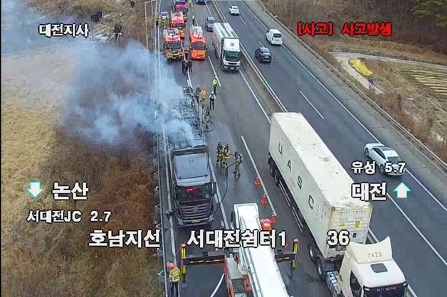 대전 호남고속도로지선서 25톤 화물차에 불…진화 중