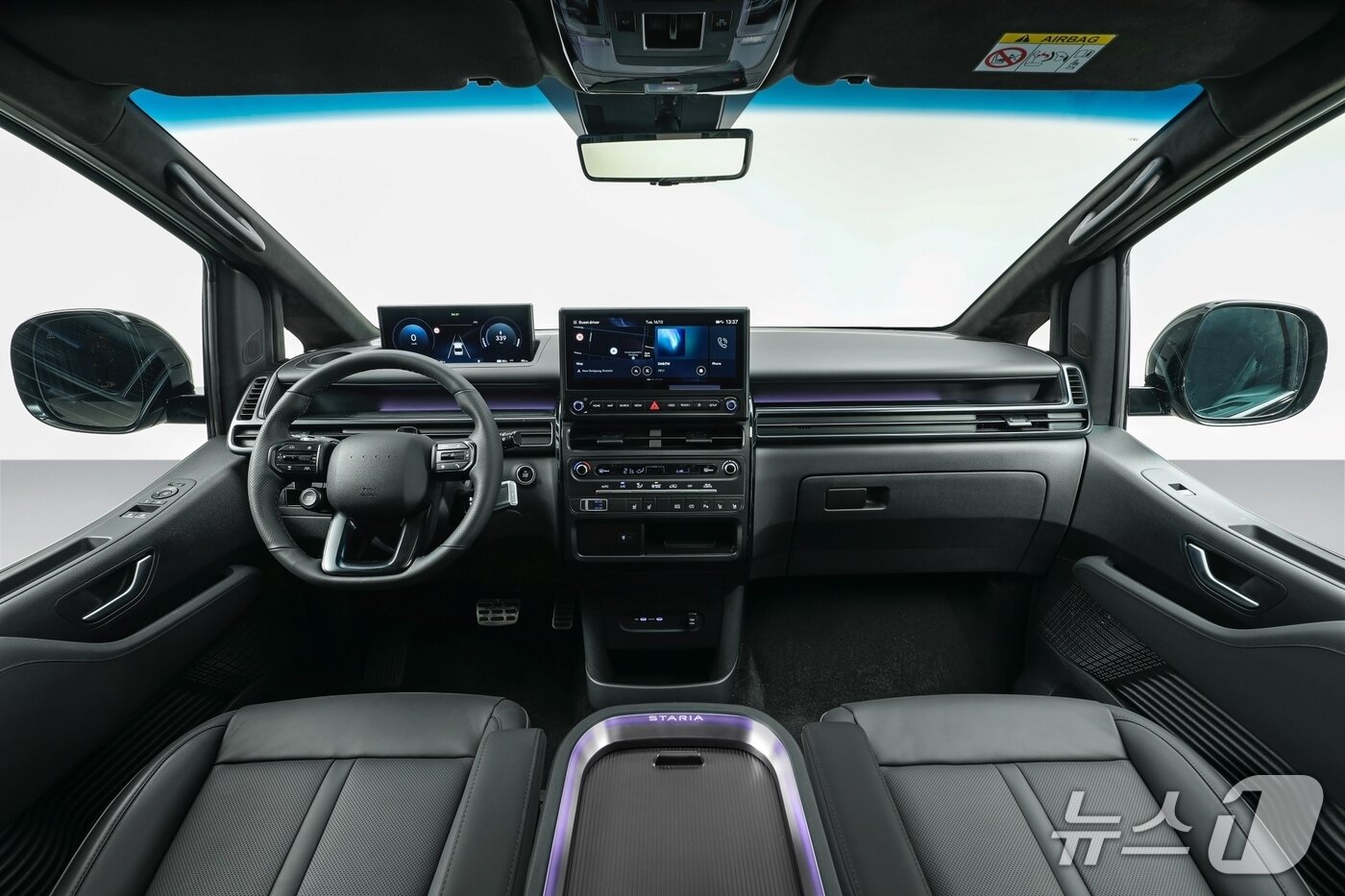 본문 이미지 - 더 스타리아 EV 실내.(현대차 제공) 