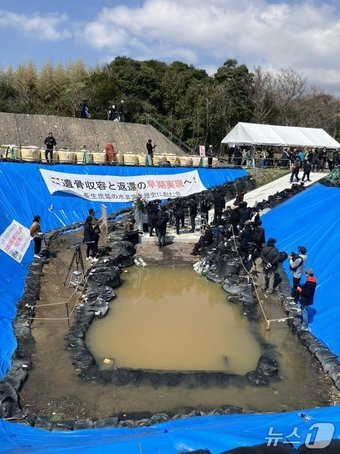 본문 이미지 - 지난해 4월 1일 일본 야마구치현 우베시 조세이 탄광 유해 발굴 현장.(장생탄광 희생자 귀향 추진단 제공)