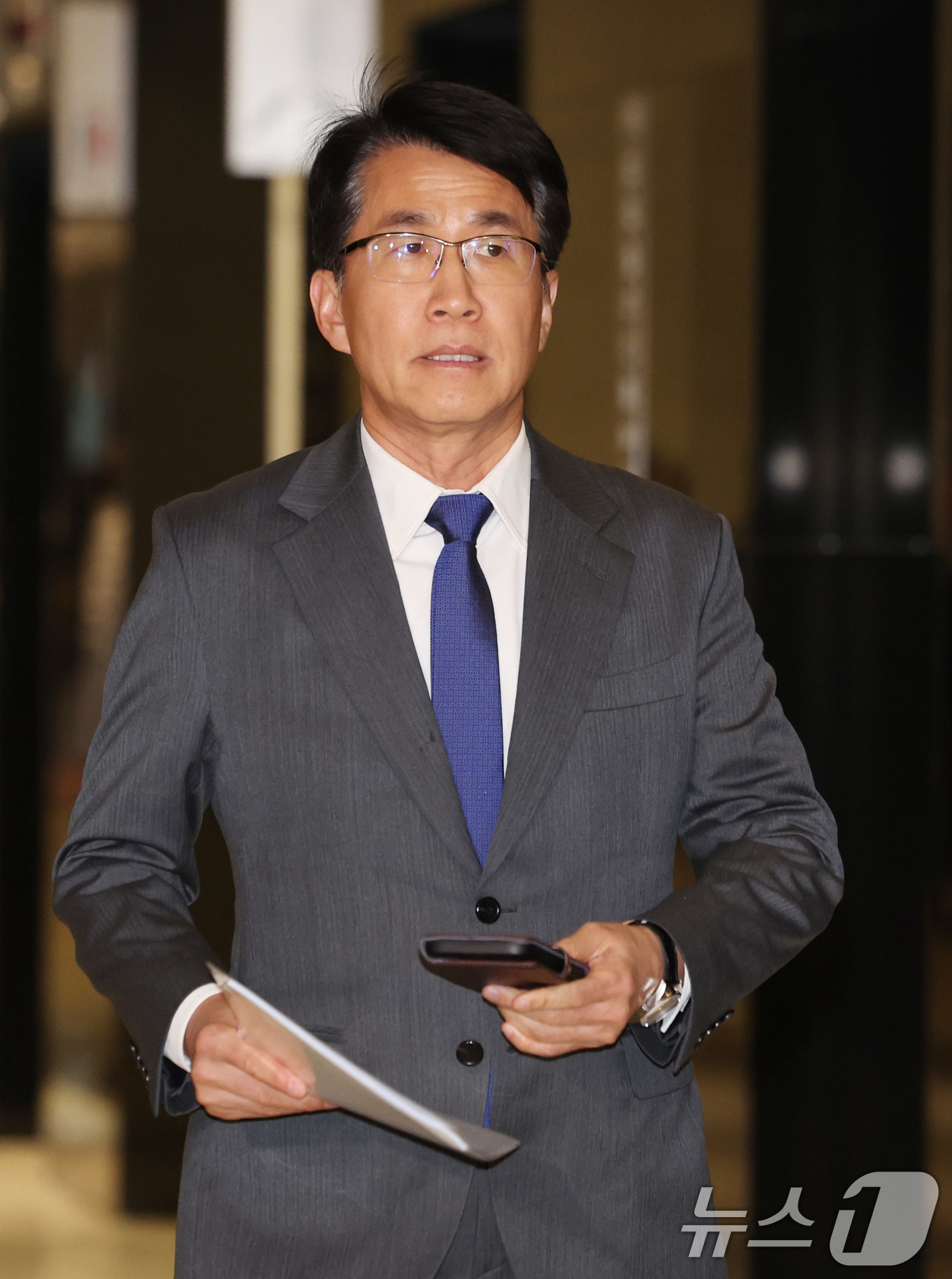 (서울=뉴스1) 박지혜 기자 = 김동욱 현대차 부사장이 9일 서울 중구 대한상공회의소에서 열린 청와대-10대 그룹 사장단 간담회에 참석하기 위해 회의장으로 향하고 있다. 2026. …