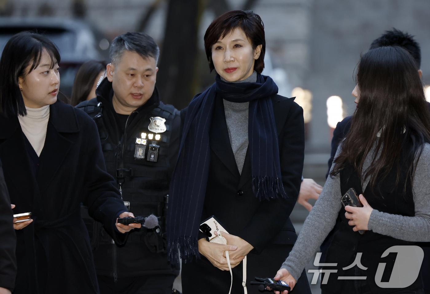 (서울=뉴스1) 박정호 기자 = 노소영 아트센터 나비 관장이 9일 오후 서울시 서초구 서초동 서울고등법원에서 열린 재산분할 소송 파기환송심 첫 변론기일에 참석하고 있다. 2026. …