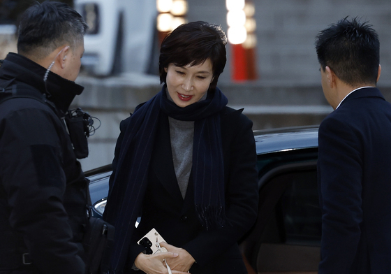 고등법원 도착해 차량에서 내린 노소영 관장