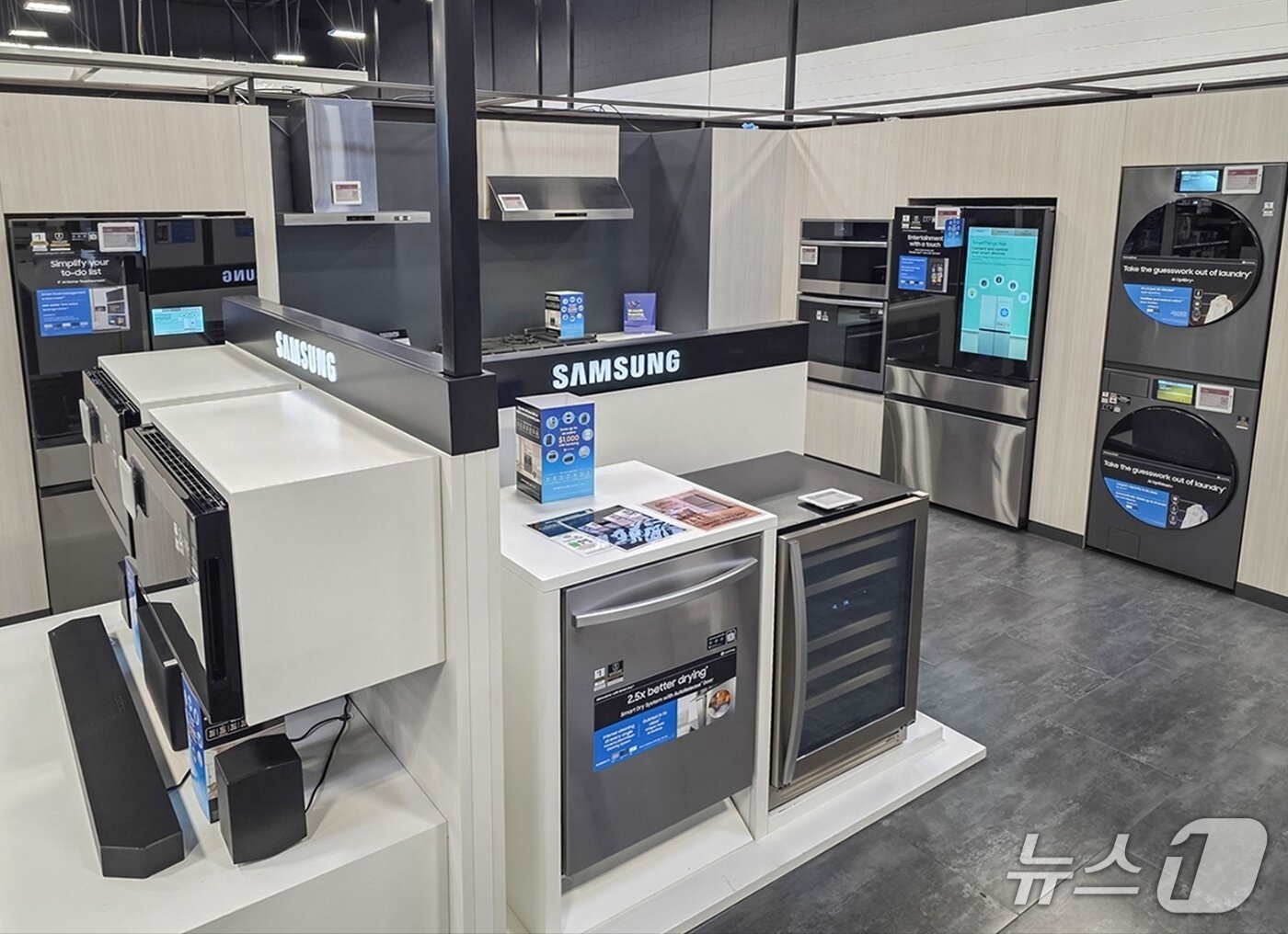 본문 이미지 - 미국 라스베이거스 베스트바이 매장의 삼성전자 제품 사진 (사진제공 = 삼성전자) 