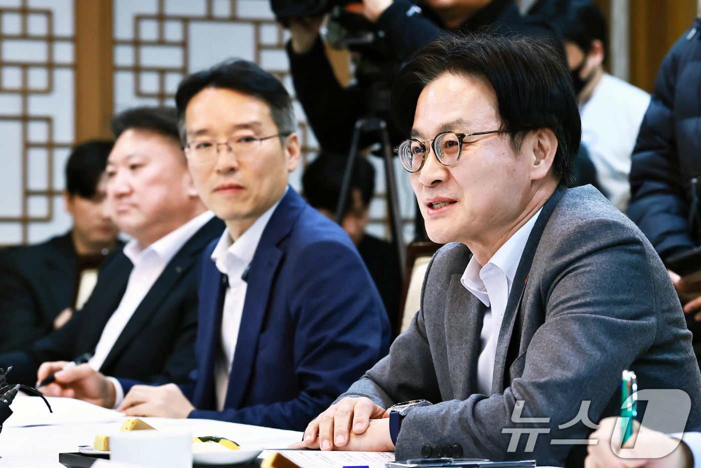 (서울=뉴스1) 박지혜 기자 = 김정관 산업통상부 장관이 9일 서울 종로구 정부서울청사 무궁화홀에서 주한미국상공회의소(AMCHAM·암참) 주관으로 열린 간담회에서 발언하고 있다. …