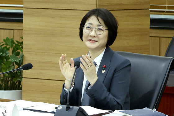 이스란 차관, 제1차 국민연금심의위원회 주재