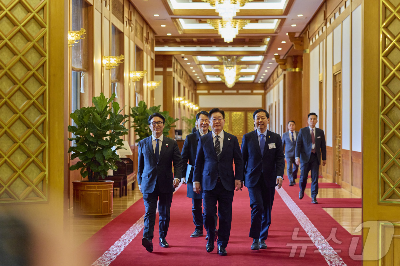 (서울=뉴스1) 허경 기자 = 이재명 대통령이 9일 청와대에서 열린 경제성장전략 국민보고회에 입장하고 있다. (청와대 제공. 재판매 및 DB 금지) 2026.1.9/뉴스1