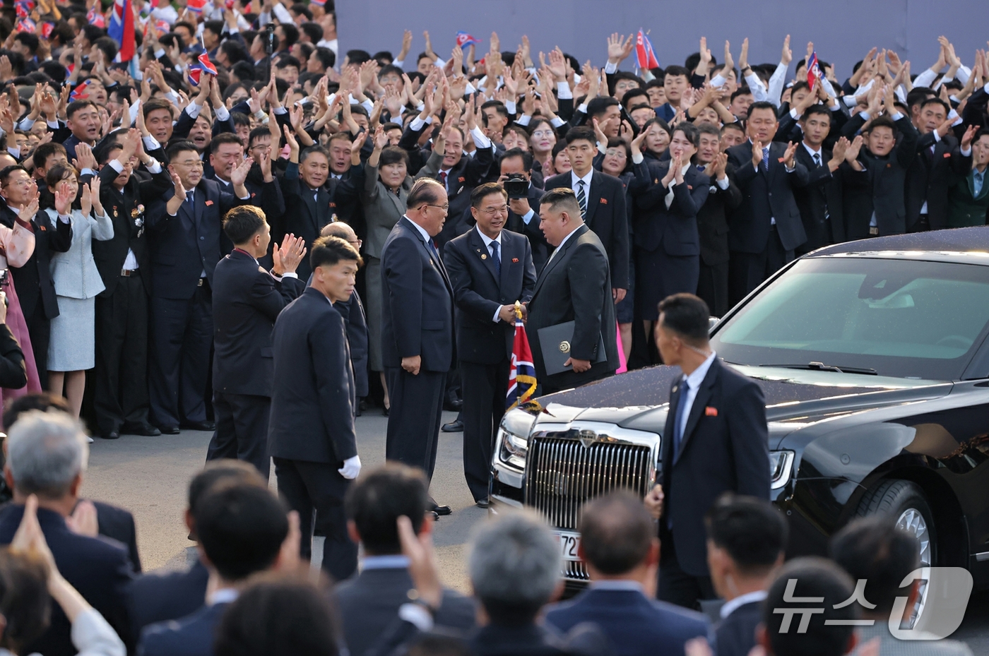 (평양 노동신문=뉴스1) = 북한 노동당 기관지 노동신문은 김정은 노동당 총비서가 지난달 30일 창립 80주년을 맞은 김일성종합대학을 축하 방문해 연설하고 기념공연을 관람했다고 1 …