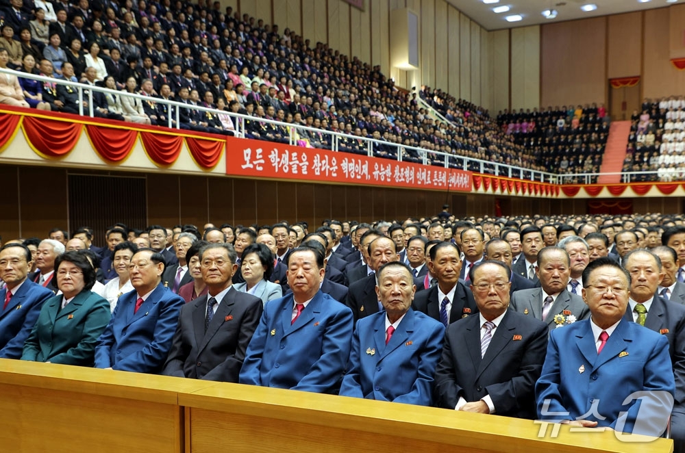(평양 노동신문=뉴스1) = 북한 노동당 기관지 노동신문은 1일 김일성종합대학교 창립 80주년 기념 중앙보고대회가 지난달 30일 열렸다고 보도했다. 이날 보고회에서 김승찬 총장은 …