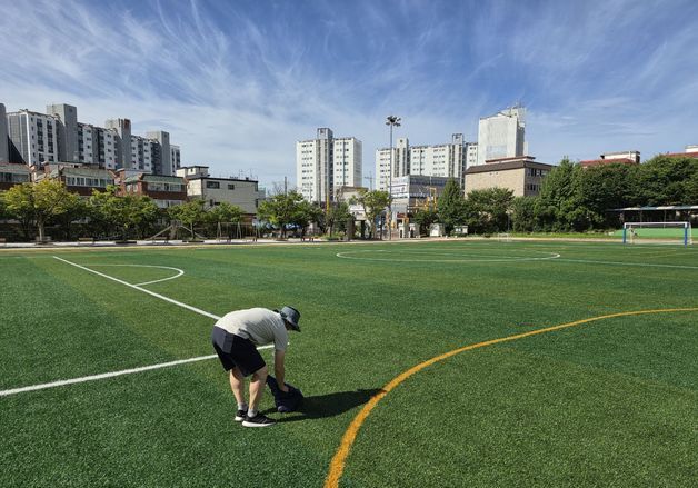 경기도, 초등학교 15곳 인조잔디 환경유해인자 조사…모두 '안전'