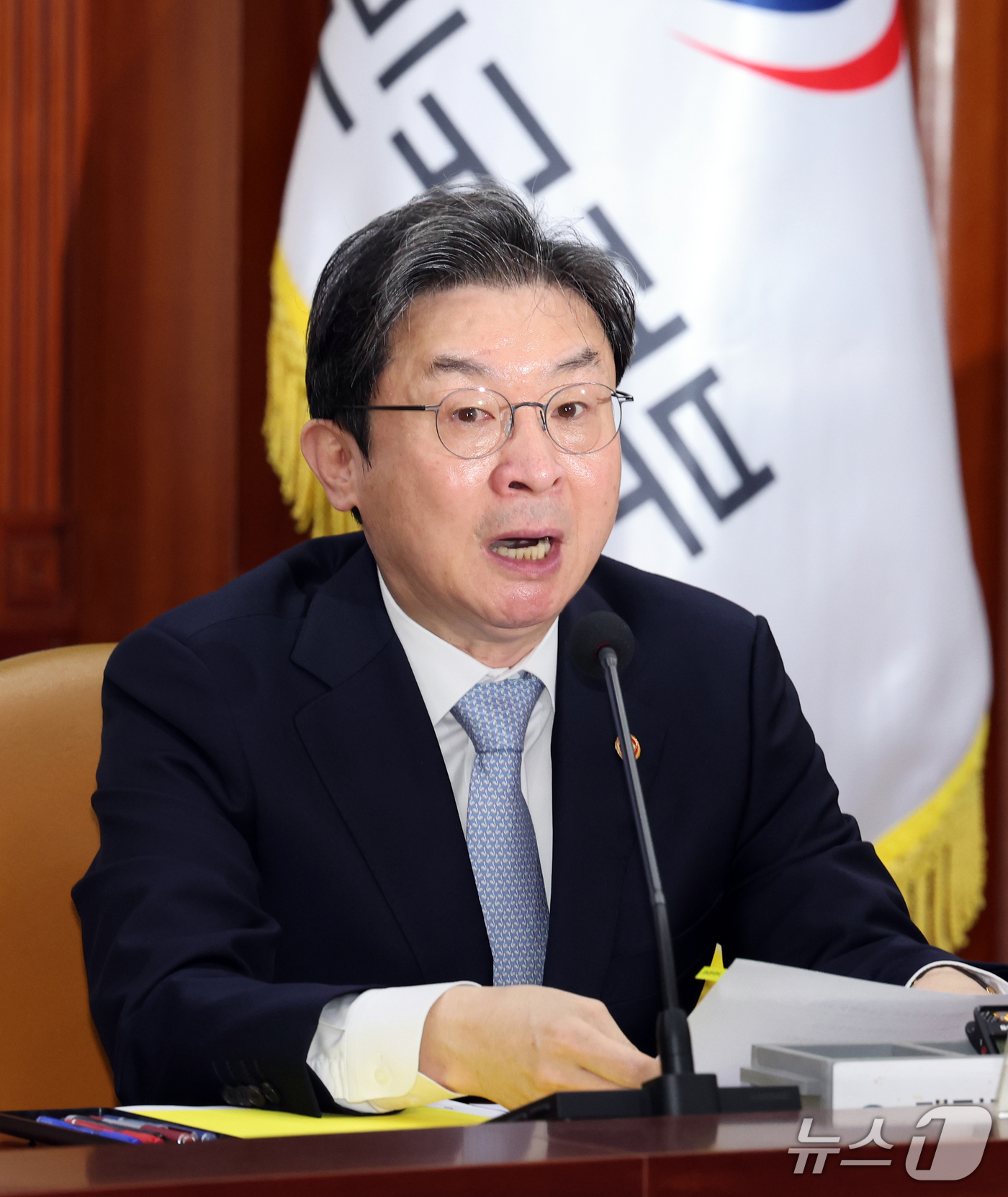 (서울=뉴스1) 이종덕 기자 = 이억원 금융위원회 위원장이 1일 서울 종로구 정부서울청사에서 열린 비상경제본부 회의 겸 경제장관회의에서 발언하고 있다. 2026.10.1/뉴스1