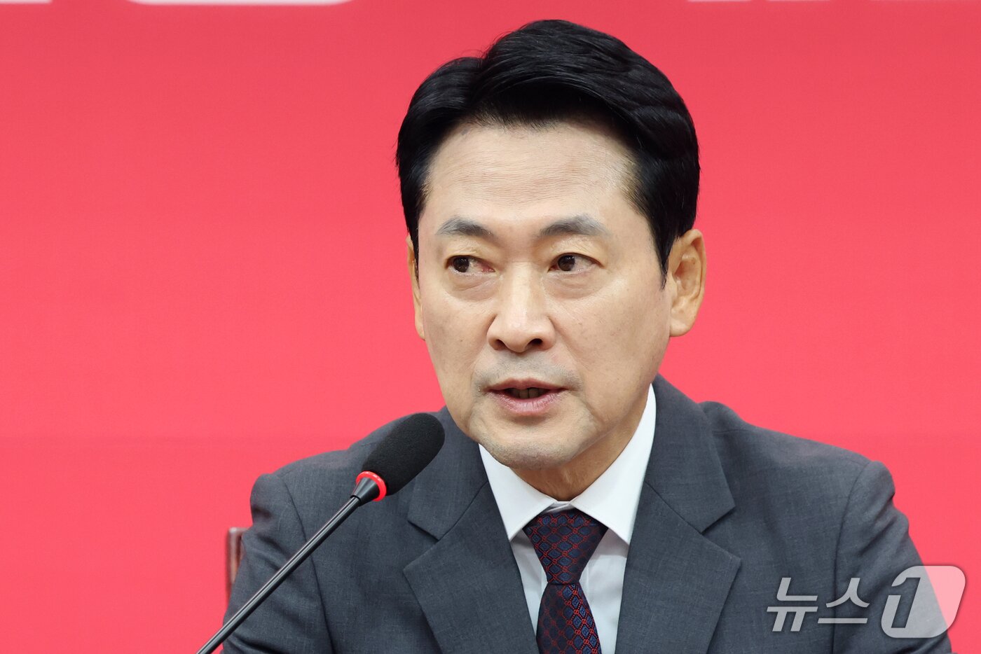 본문 이미지 - 장동혁 국민의힘 대표가 1일 오전 서울 여의도 국회에서 열린 최고위원회의에서 발언을 하고 있다. 2026.10.1 ⓒ 뉴스1 황기선 기자