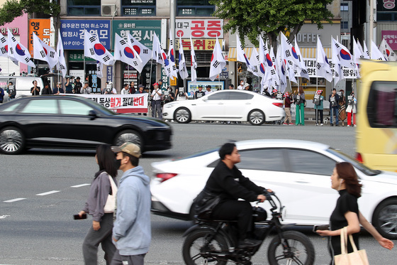 동대구역 박정희 동상, 어떻게 설치됐나…예산 투입부터 존치 판결까지