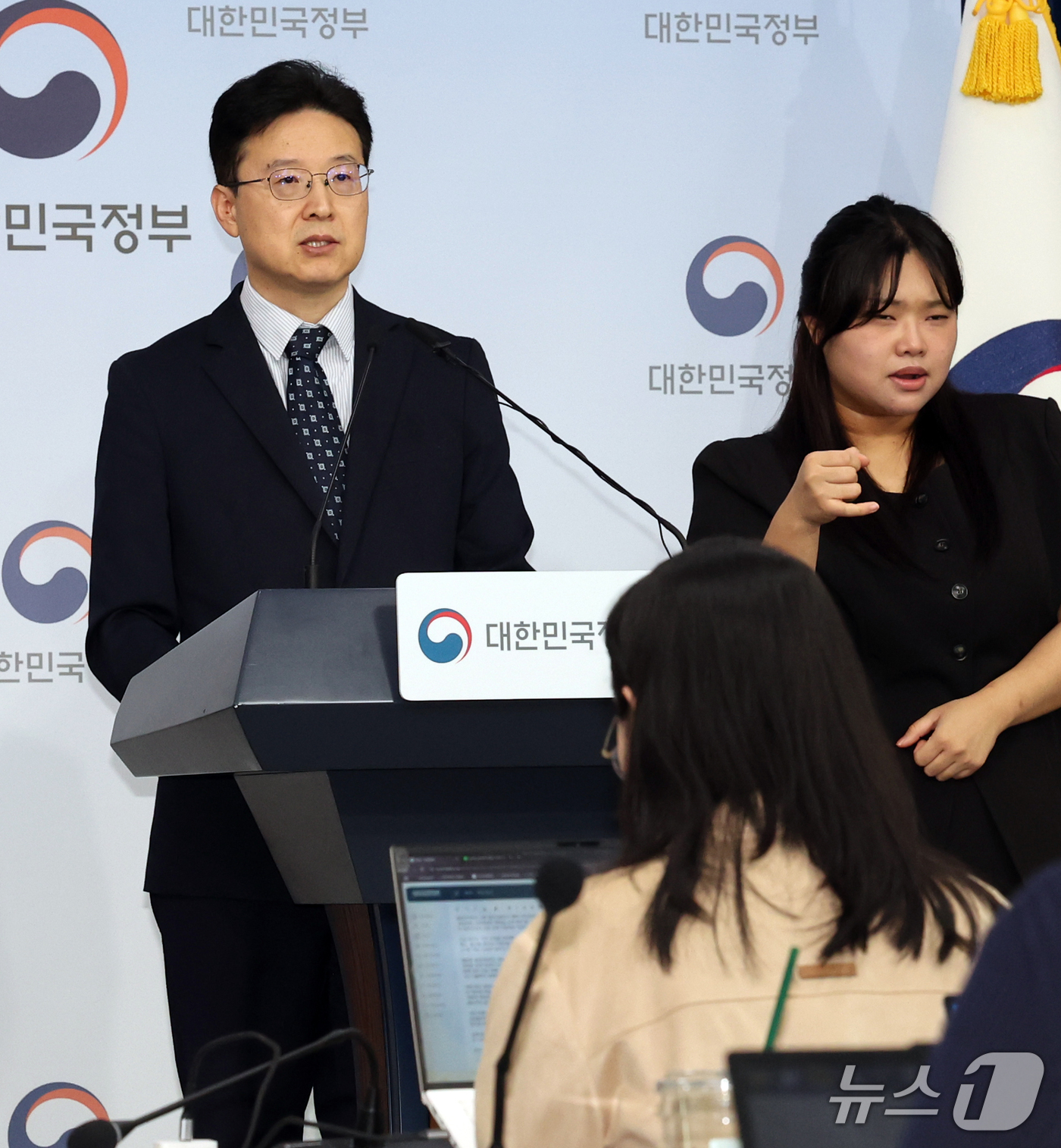(서울=뉴스1) 이종덕 기자 = 황규철 행정안전부 인공지능정부실장이 1일 서울 종로구 정부서울청사에서 공공부문 사이버보안 책임성 강화방안 관련 브리핑을 하고 있다. 정부는 위중한 …