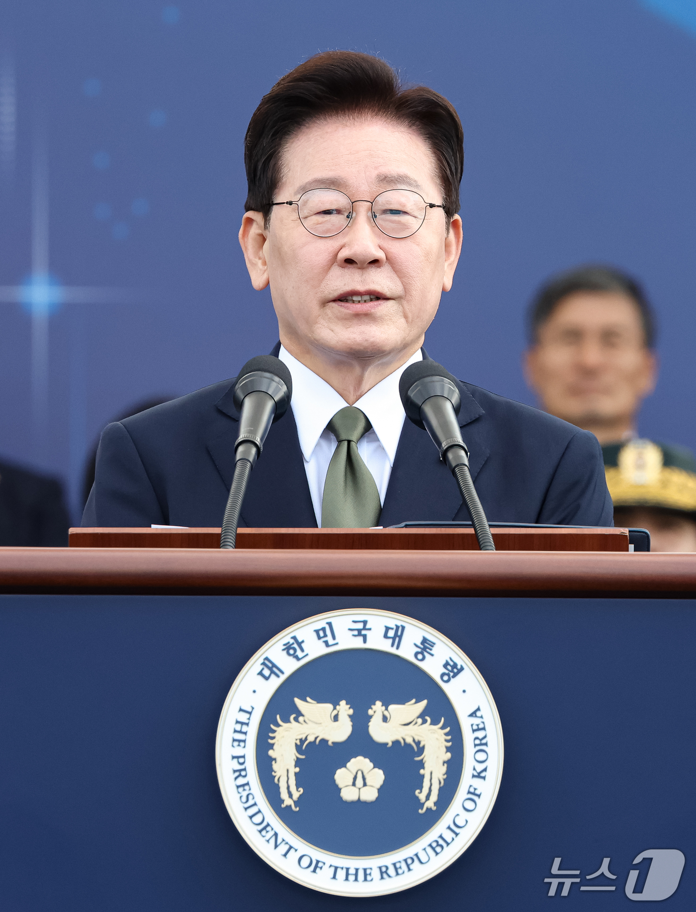 (계룡=뉴스1) 이재명 기자 = 이재명 대통령이 1일 충남 계룡대 활주로에서 열린 제78회 국군의 날 기념식에서 기념사를 하고 있다. (청와대통신사진기자단) 2026.10.1/뉴스 …