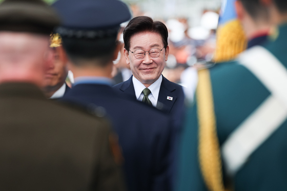 [속보] 李대통령 "선택적 모병제·기술집약 부사관제·예비군 전력 강화"