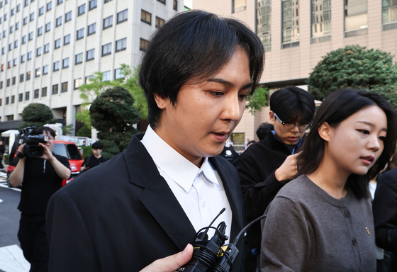 '병역법 위반' 송민호, 1심 징역 1년에 집행유예 2년