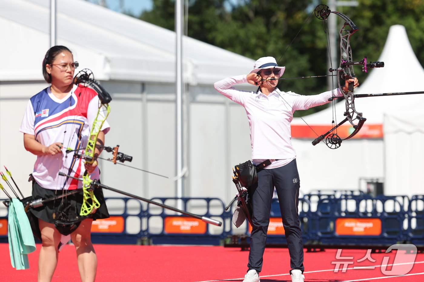 (오카자키=뉴스1) 김도우 기자 = 대한민국 박정윤이 1일 일본 오카자키 중앙종합공원 다목적광장에서 열린 2026 아이치·나고야 아시안게임 양궁 컴파운드 여자 개인전 준결승에서 필 …
