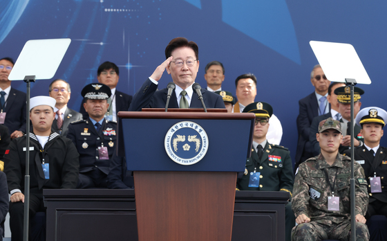 李대통령 '극초음속 활공비행체' 발사 성공 참관… "더 고도화"(종합)